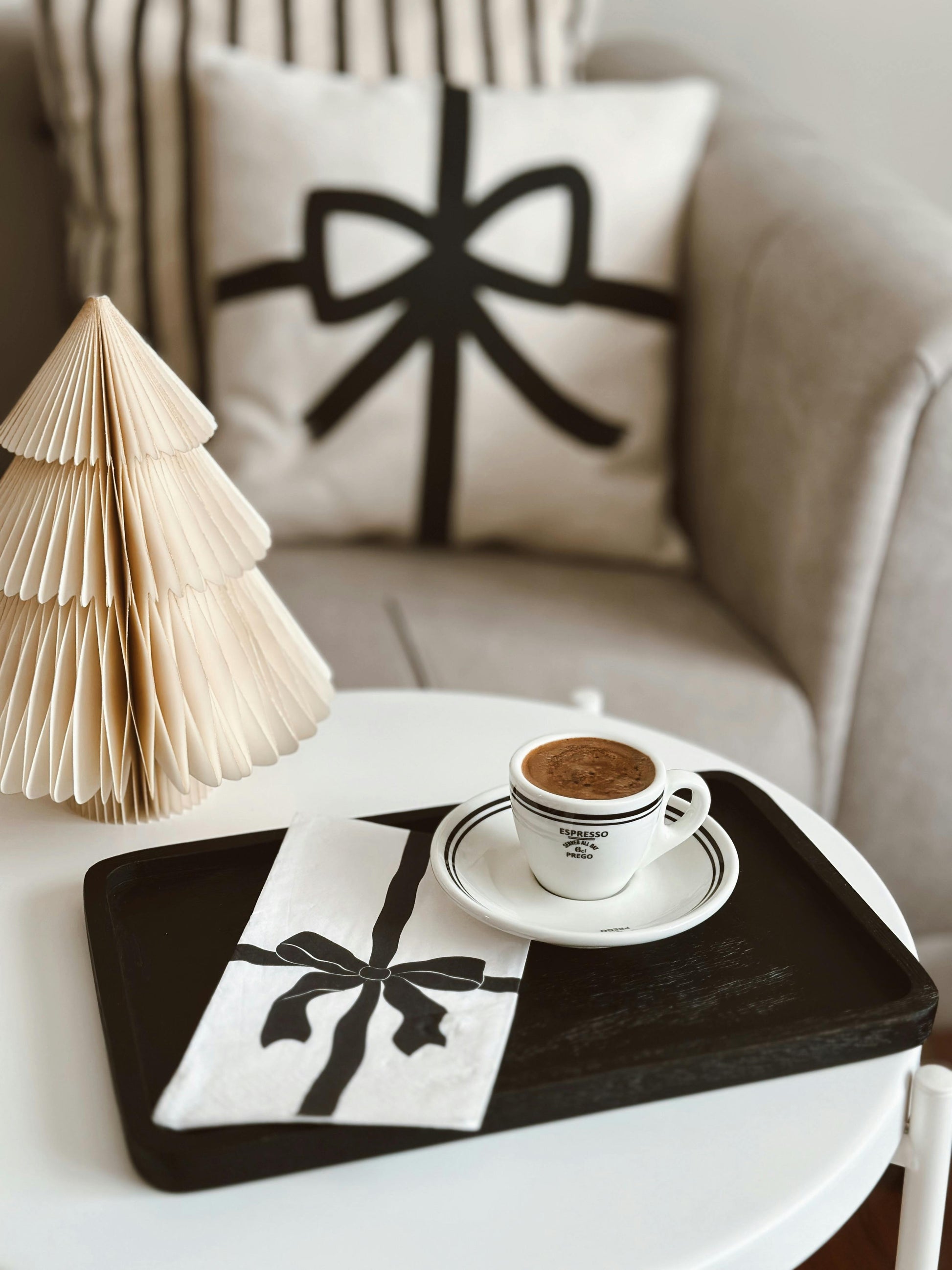 Lustra Seasonal Edit